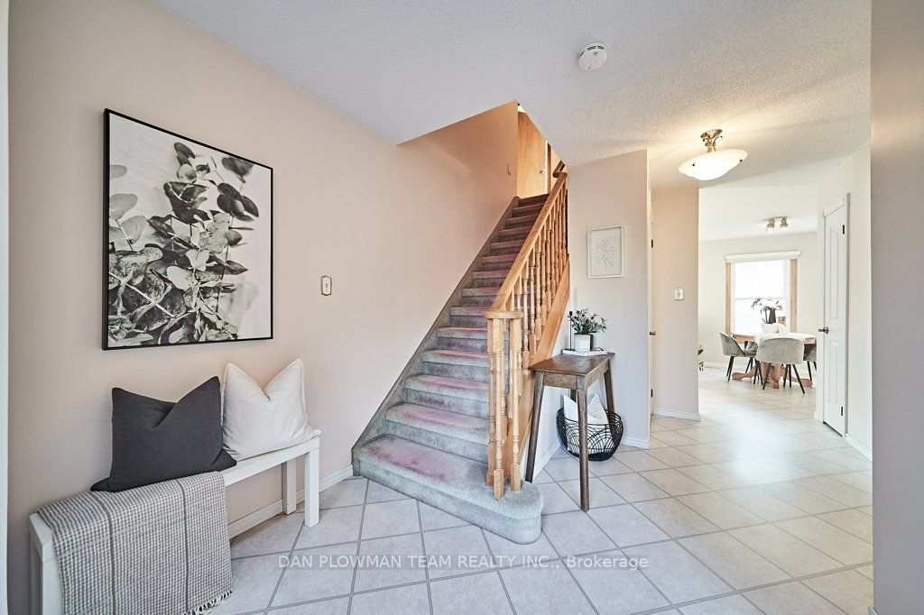 1370 Manitou Dr