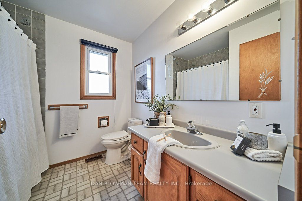 1370 Manitou Dr