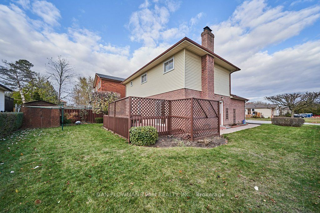 1370 Manitou Dr