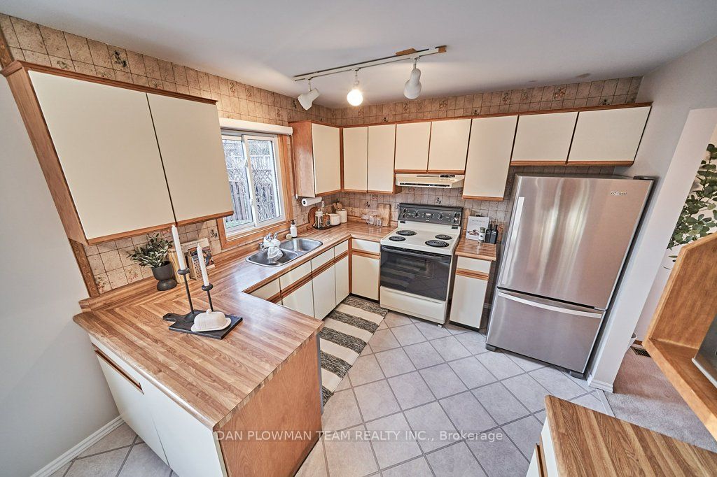 1370 Manitou Dr