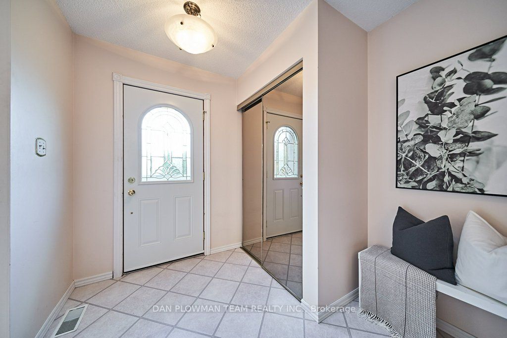 1370 Manitou Dr