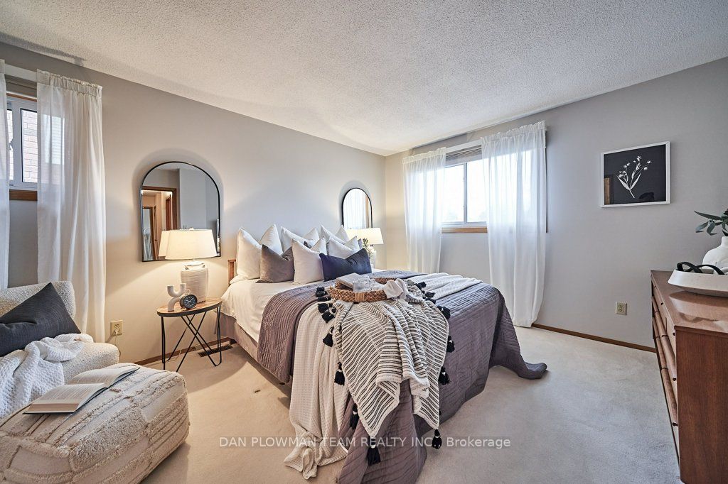 1370 Manitou Dr
