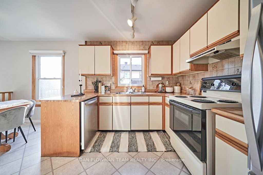 1370 Manitou Dr