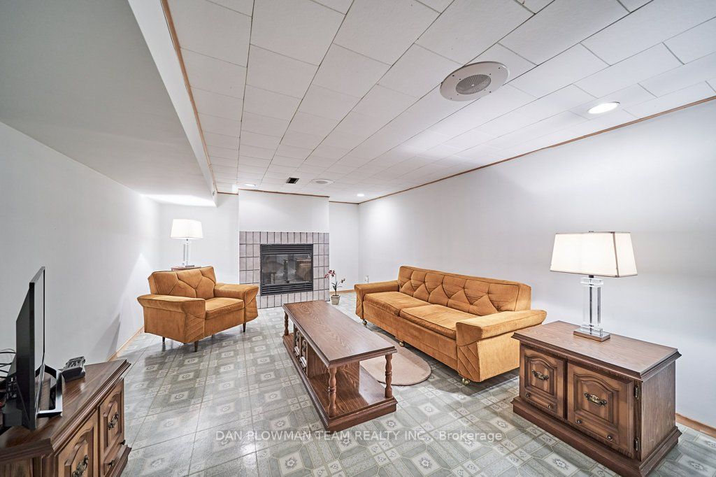 1370 Manitou Dr