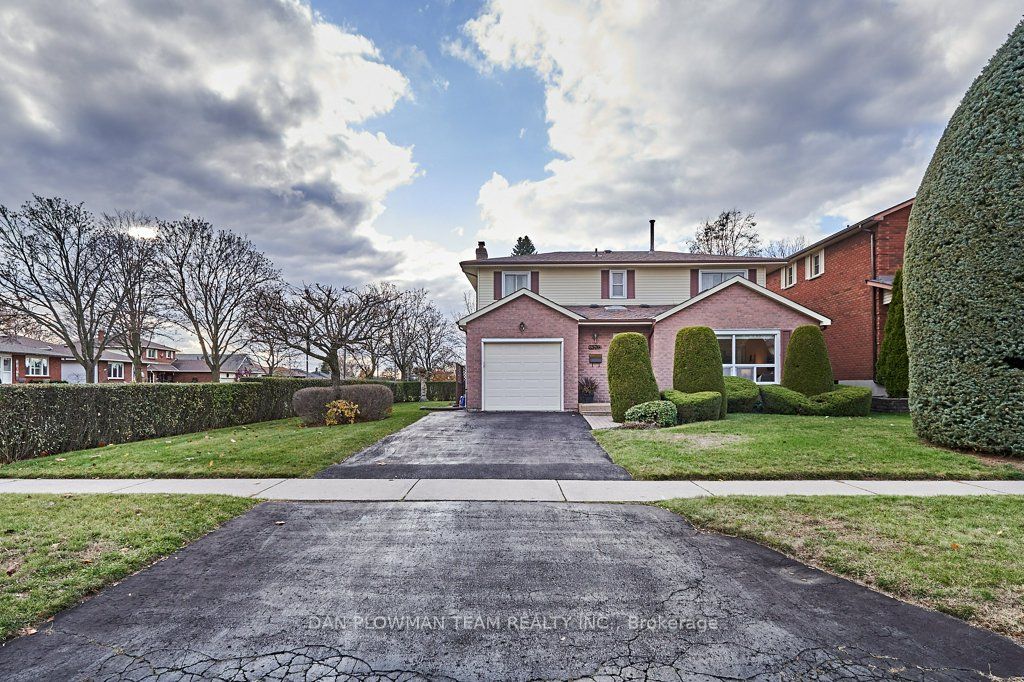 1370 Manitou Dr