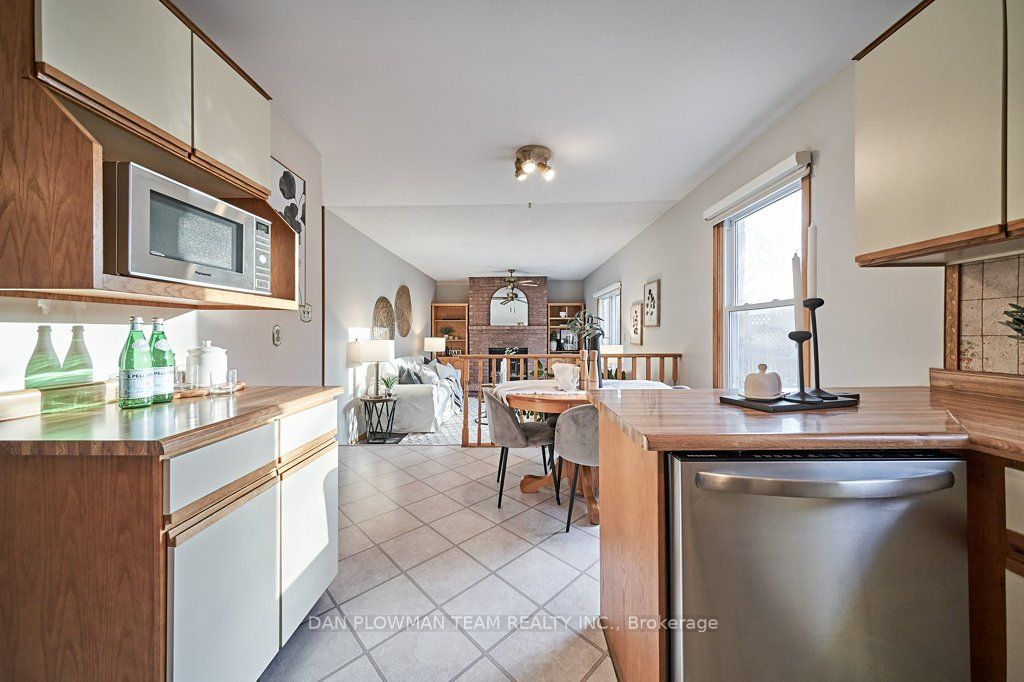 1370 Manitou Dr
