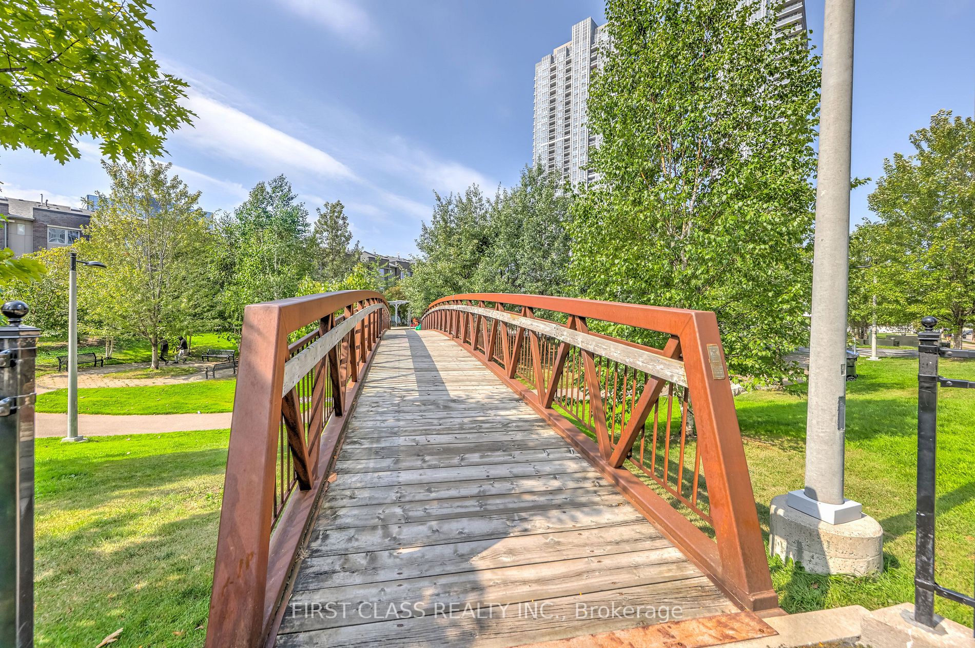 295 Village Green Sq, #60