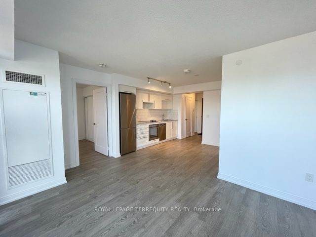 275 Village Green Sq, #1519