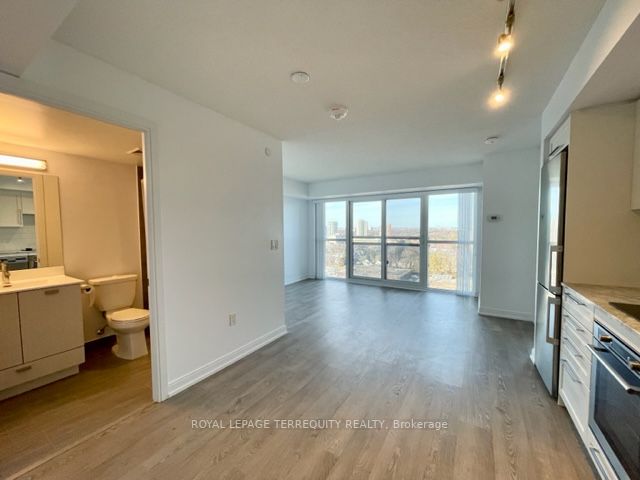 275 Village Green Sq, #1519
