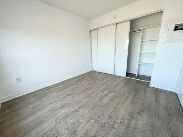 275 Village Green Sq, #1519