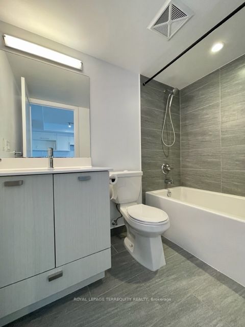 275 Village Green Sq, #1519