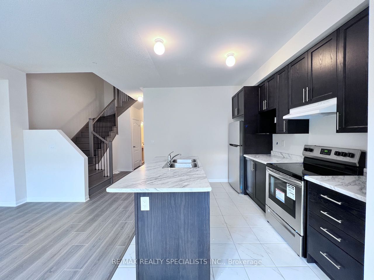 329 Windfields Farm Dr E