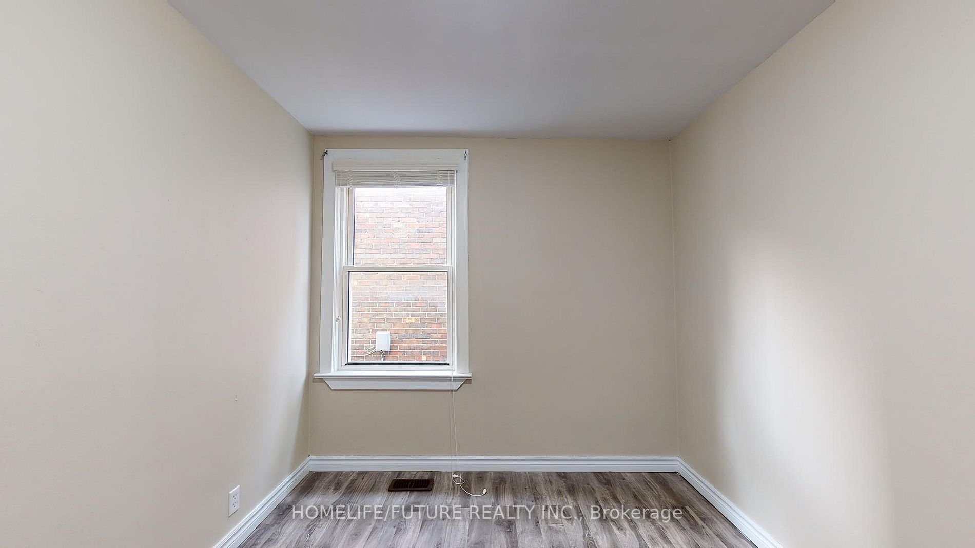 194 Adelaide Ave