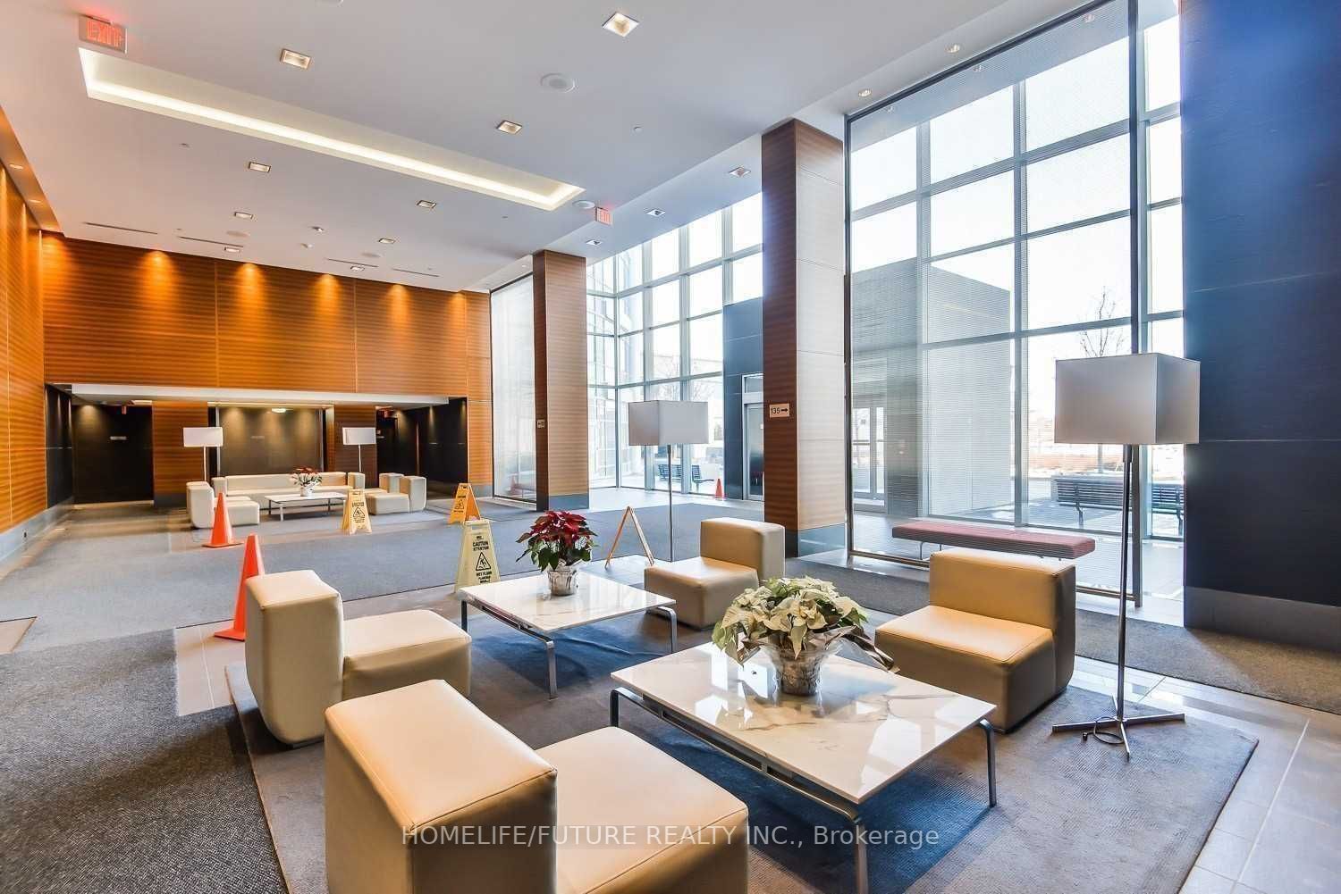 135 Village Green Sq, #2022