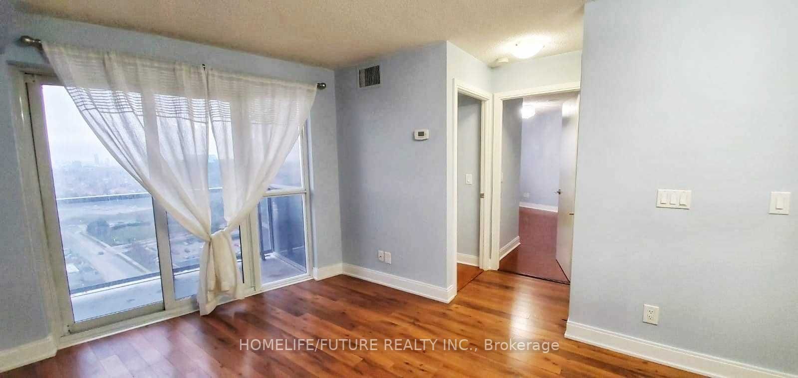 135 Village Green Sq, #2022