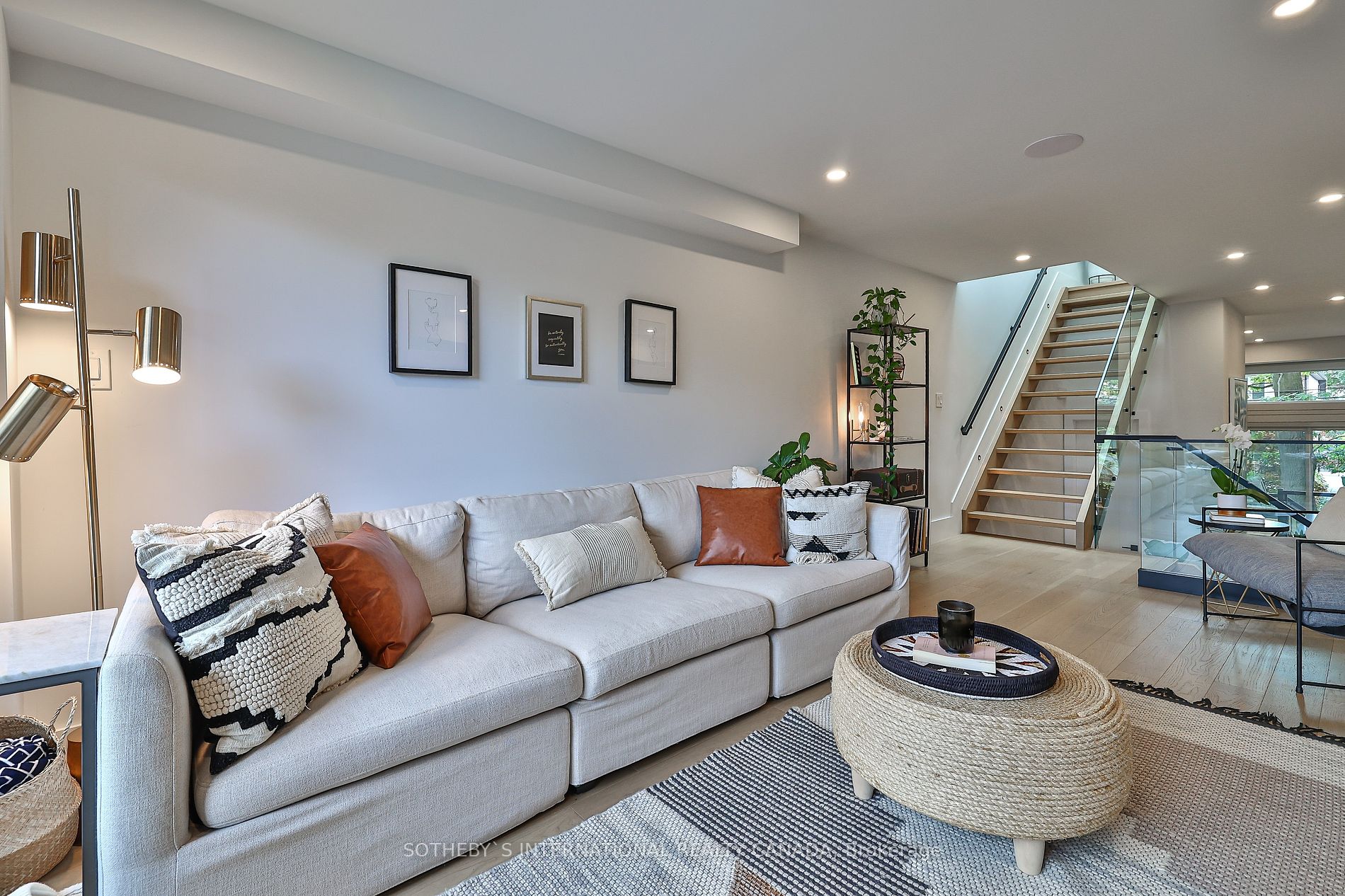1C Holborne Ave