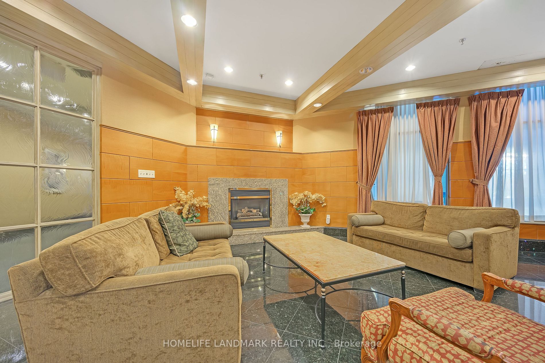 138 Bonis Ave, #618