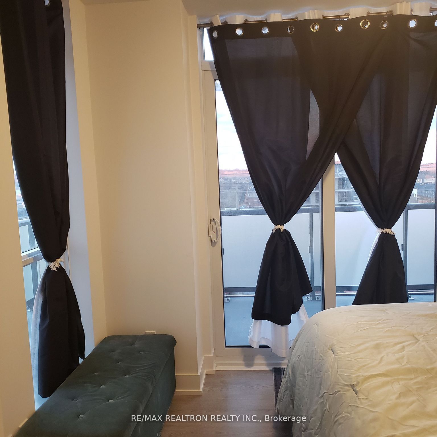 2550 Simcoe St N, #707