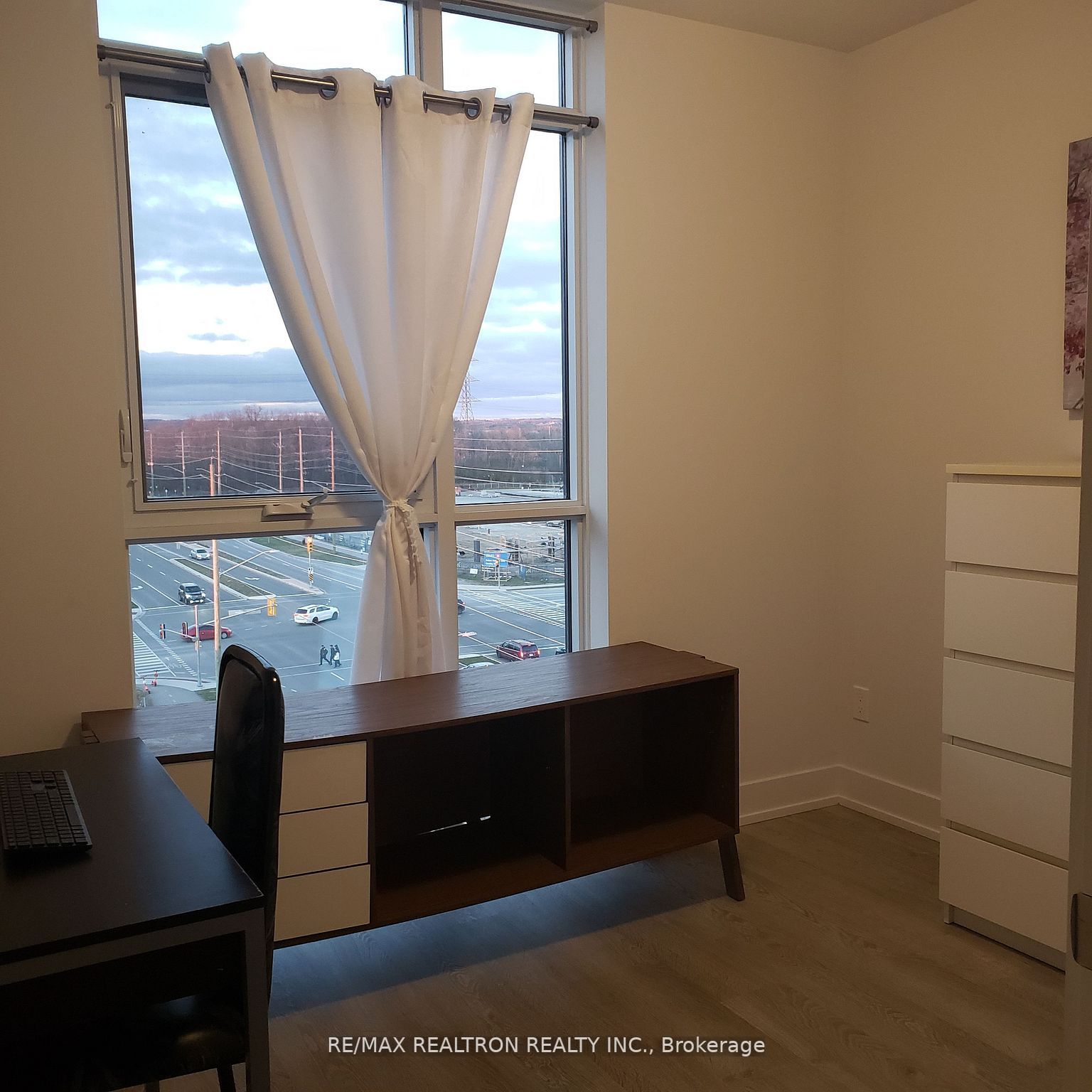 2550 Simcoe St N, #707