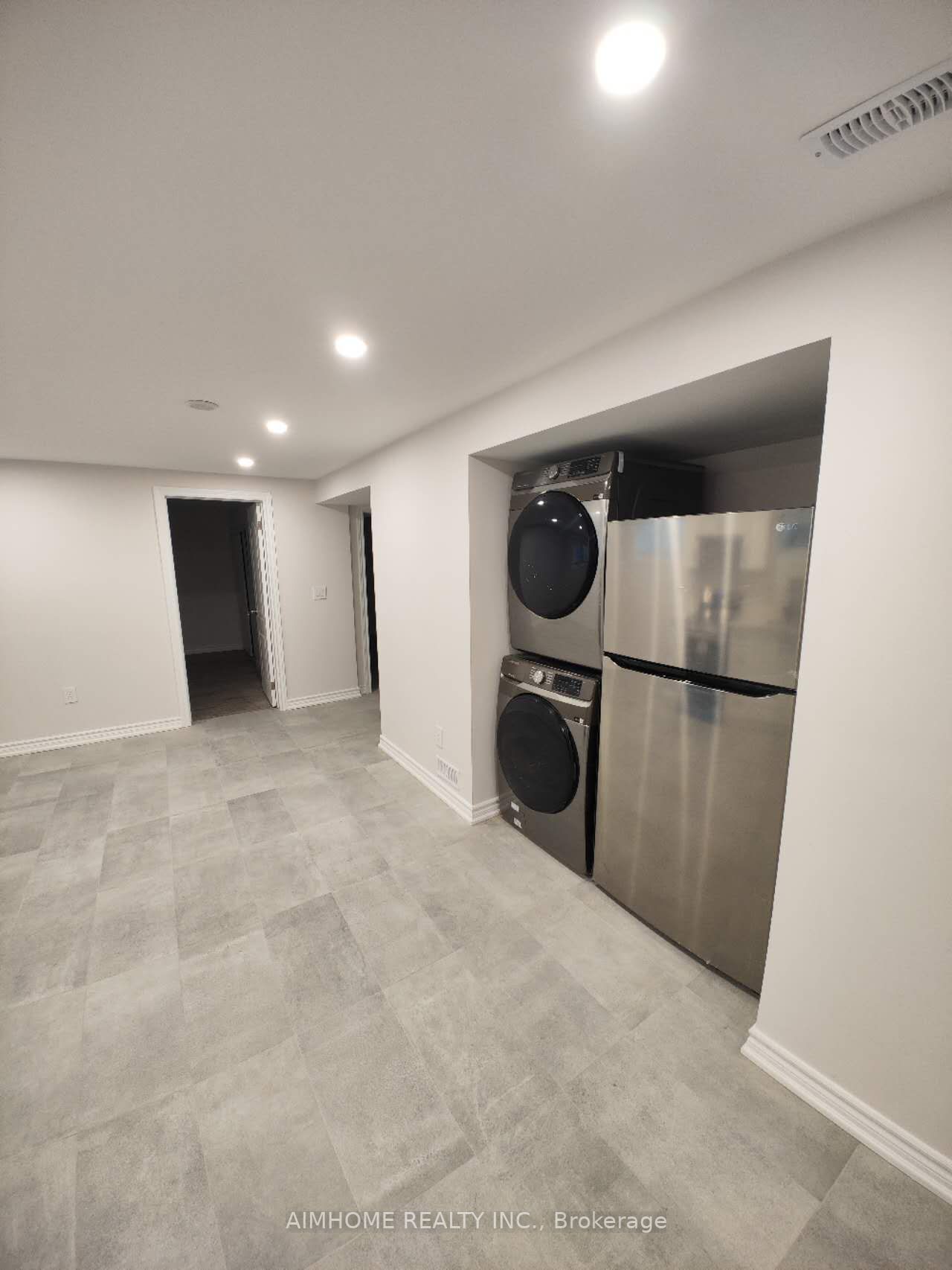 4 Hollingworth Dr, #Bsmt