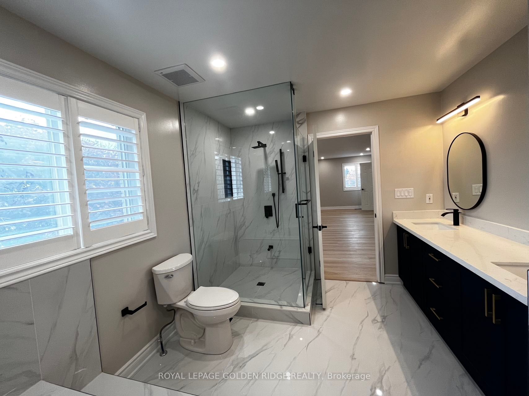 549 Mcleod Cres, #Upper