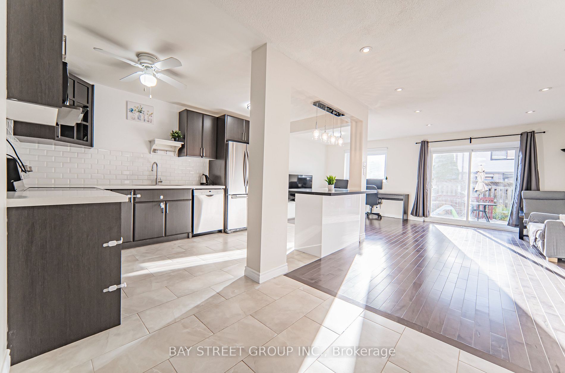 121 Red River Cres