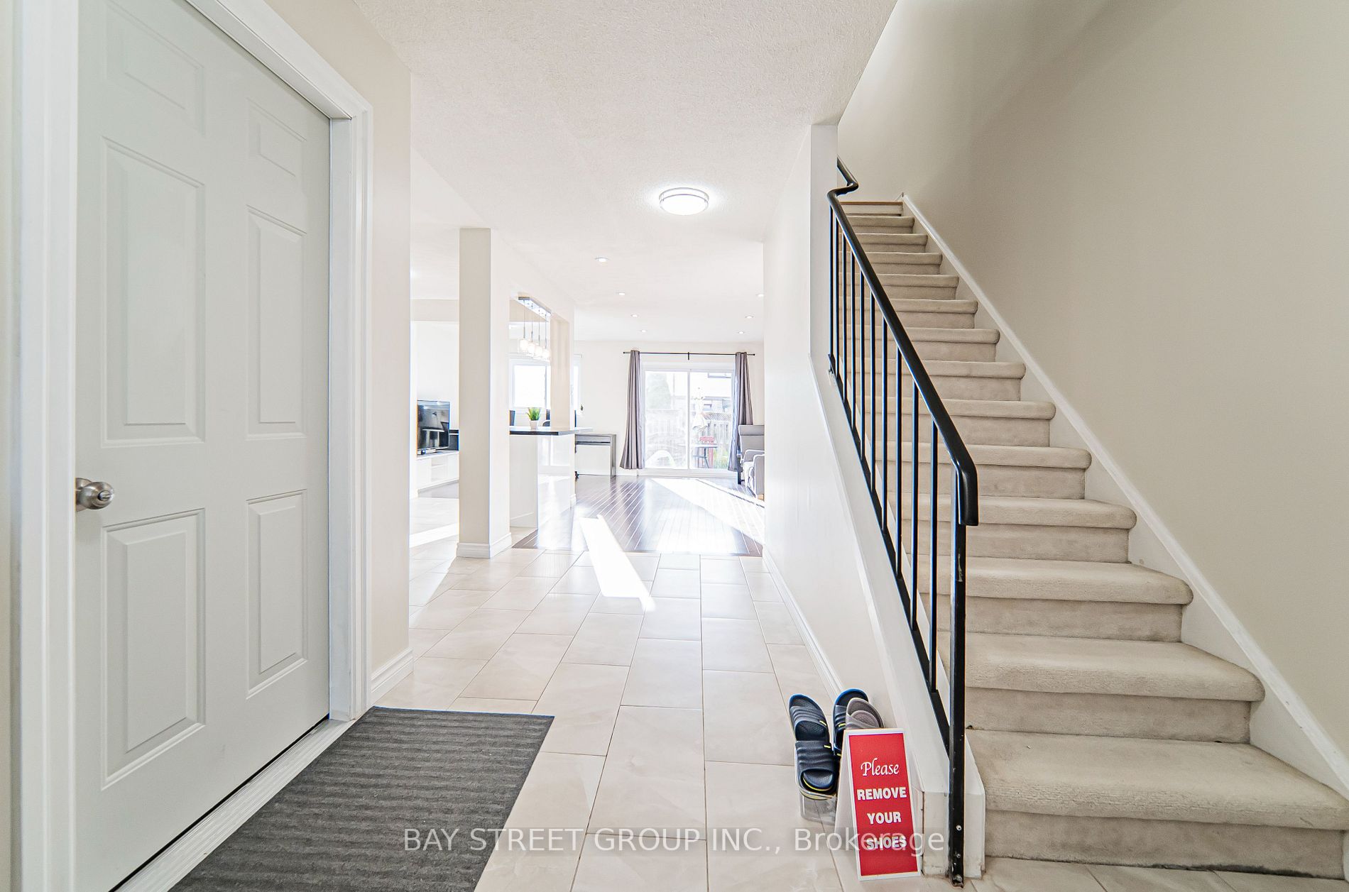 121 Red River Cres