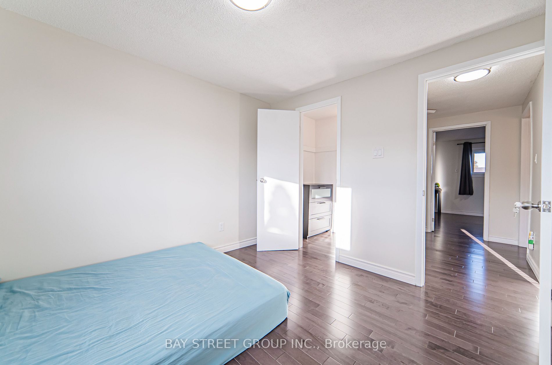121 Red River Cres