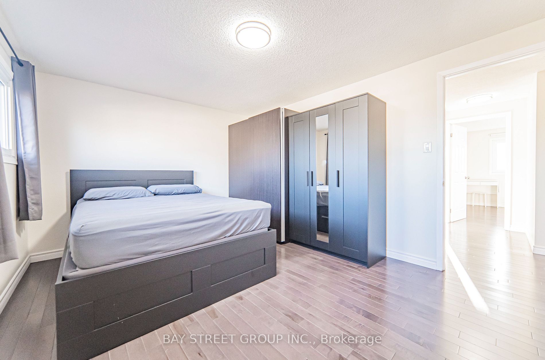 121 Red River Cres