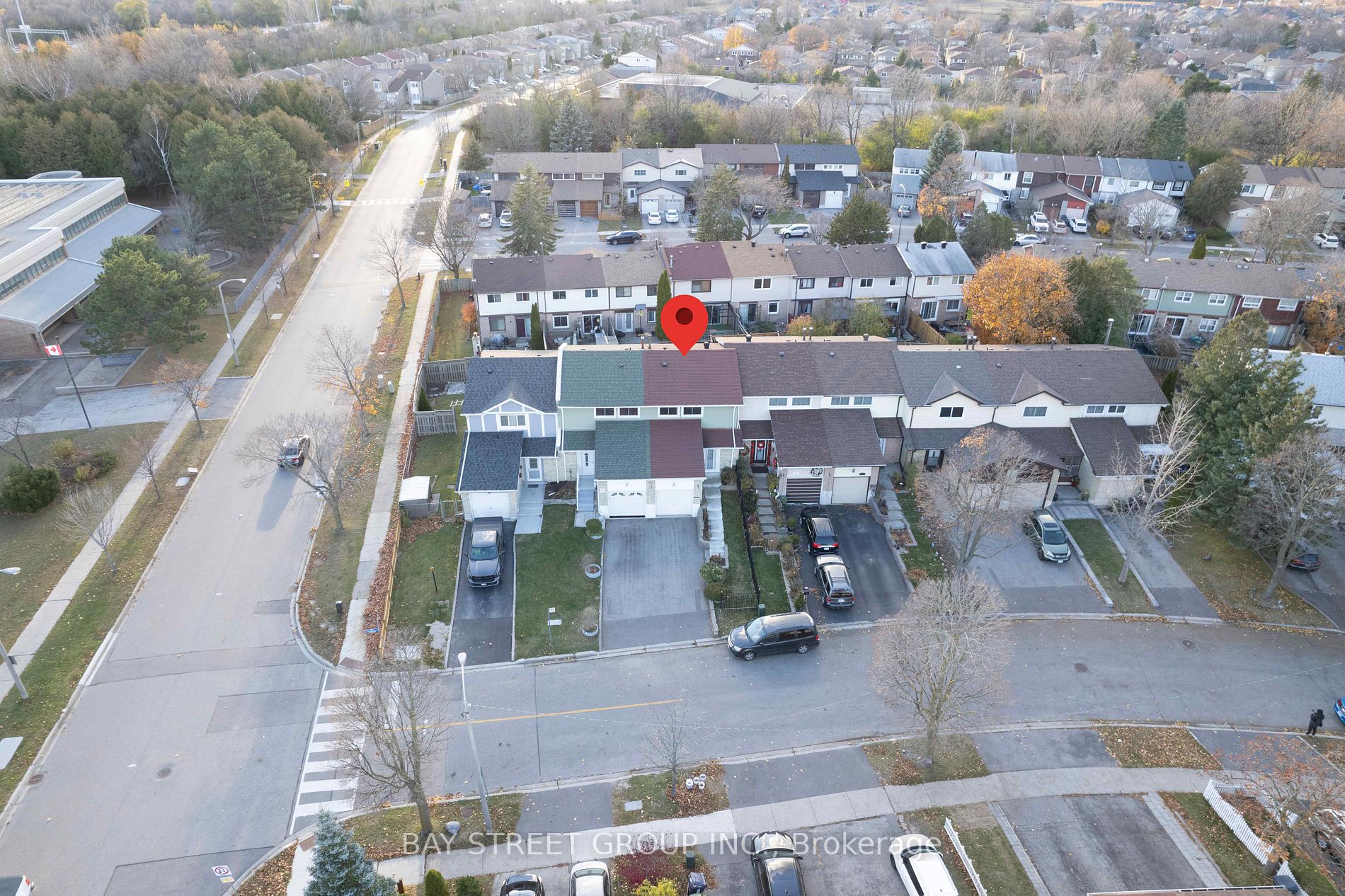 121 Red River Cres
