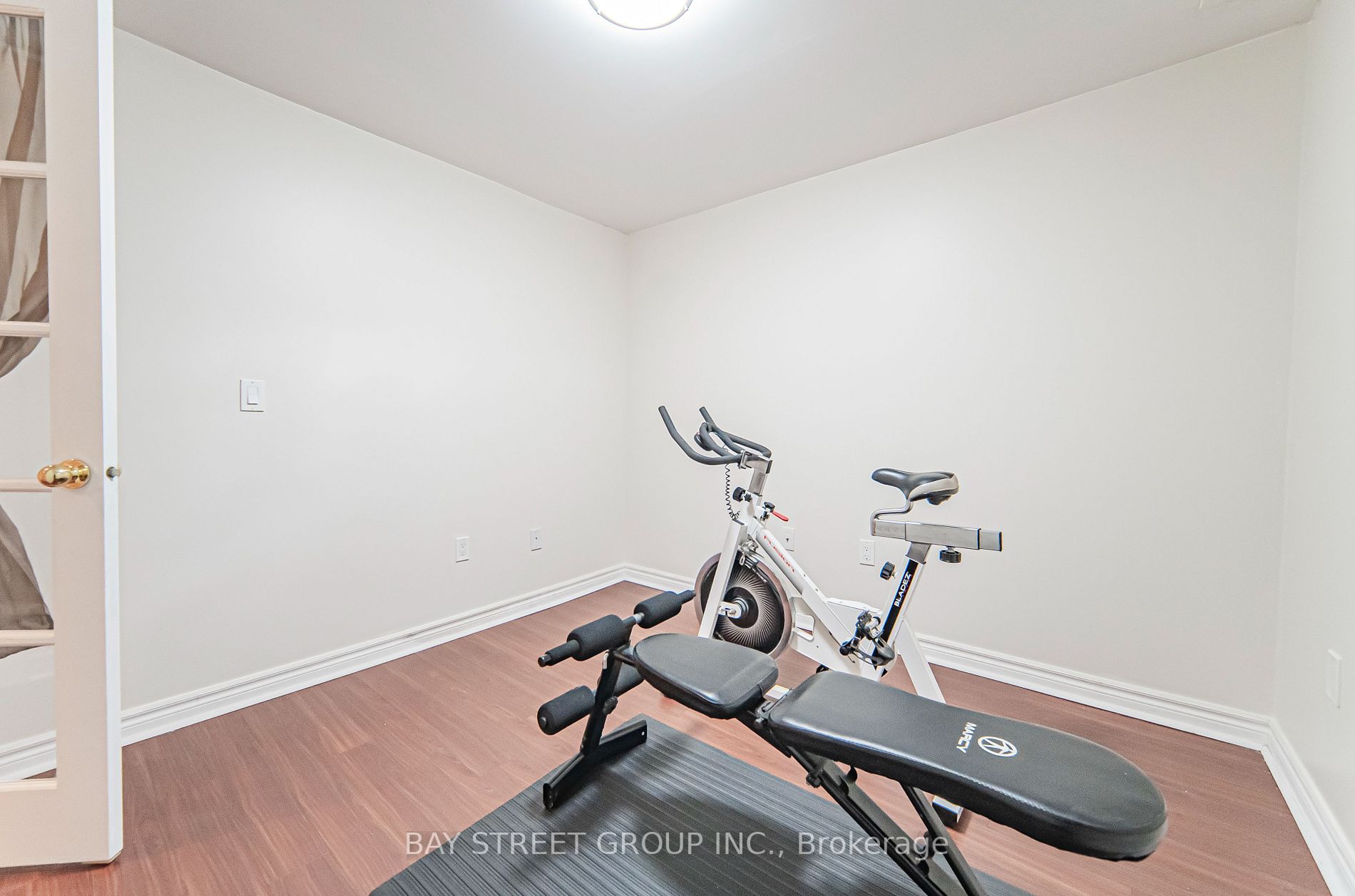 121 Red River Cres