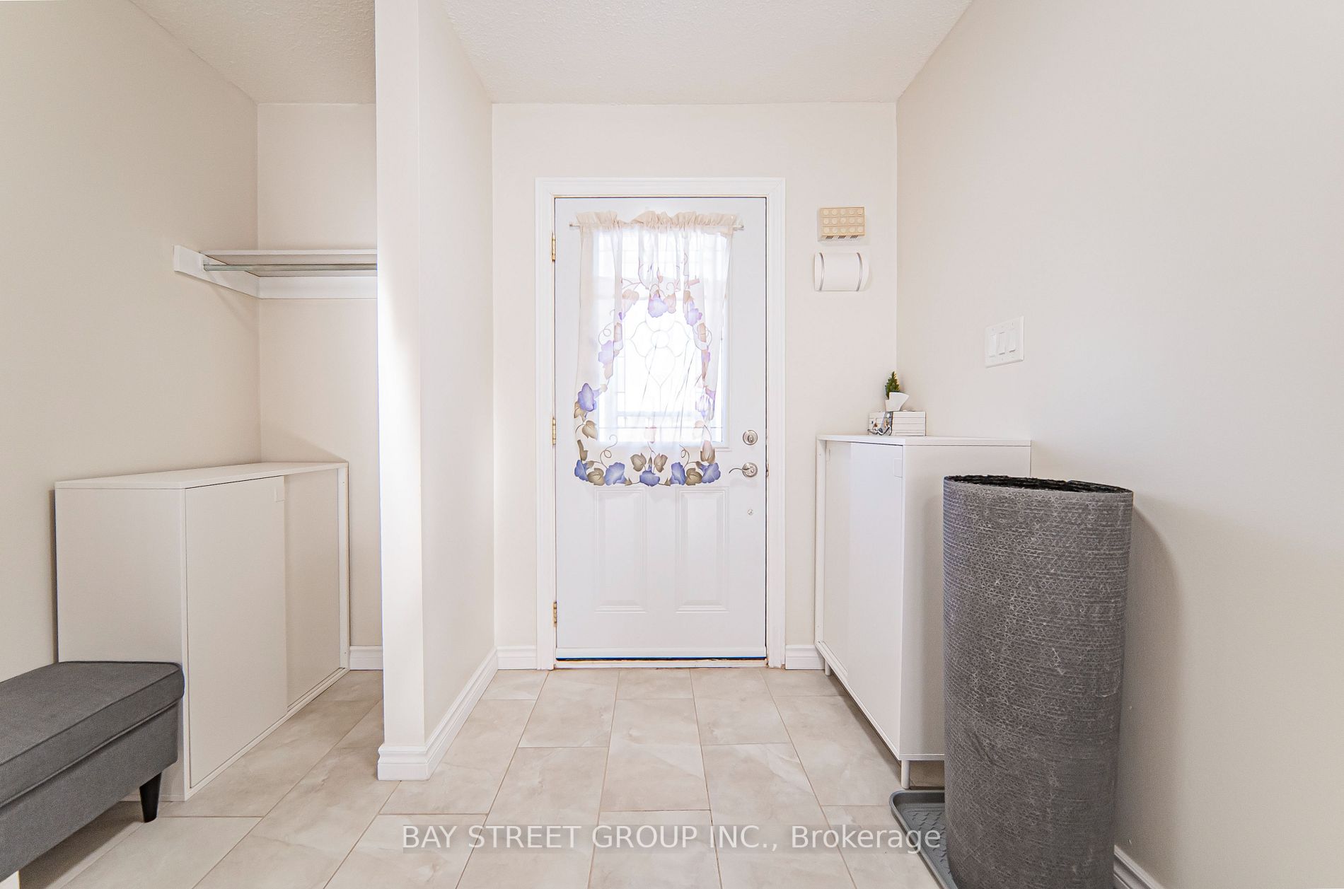 121 Red River Cres