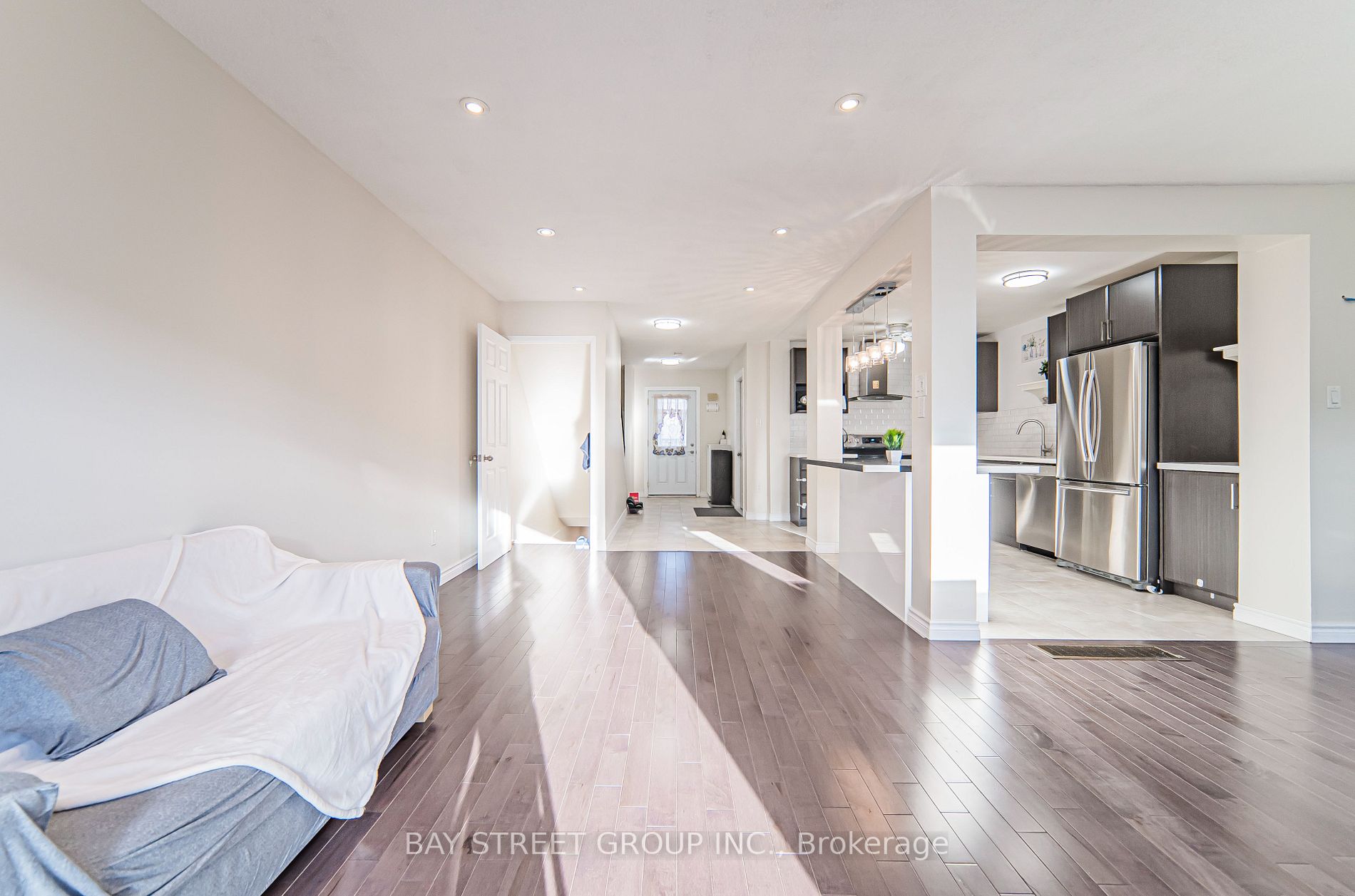 121 Red River Cres