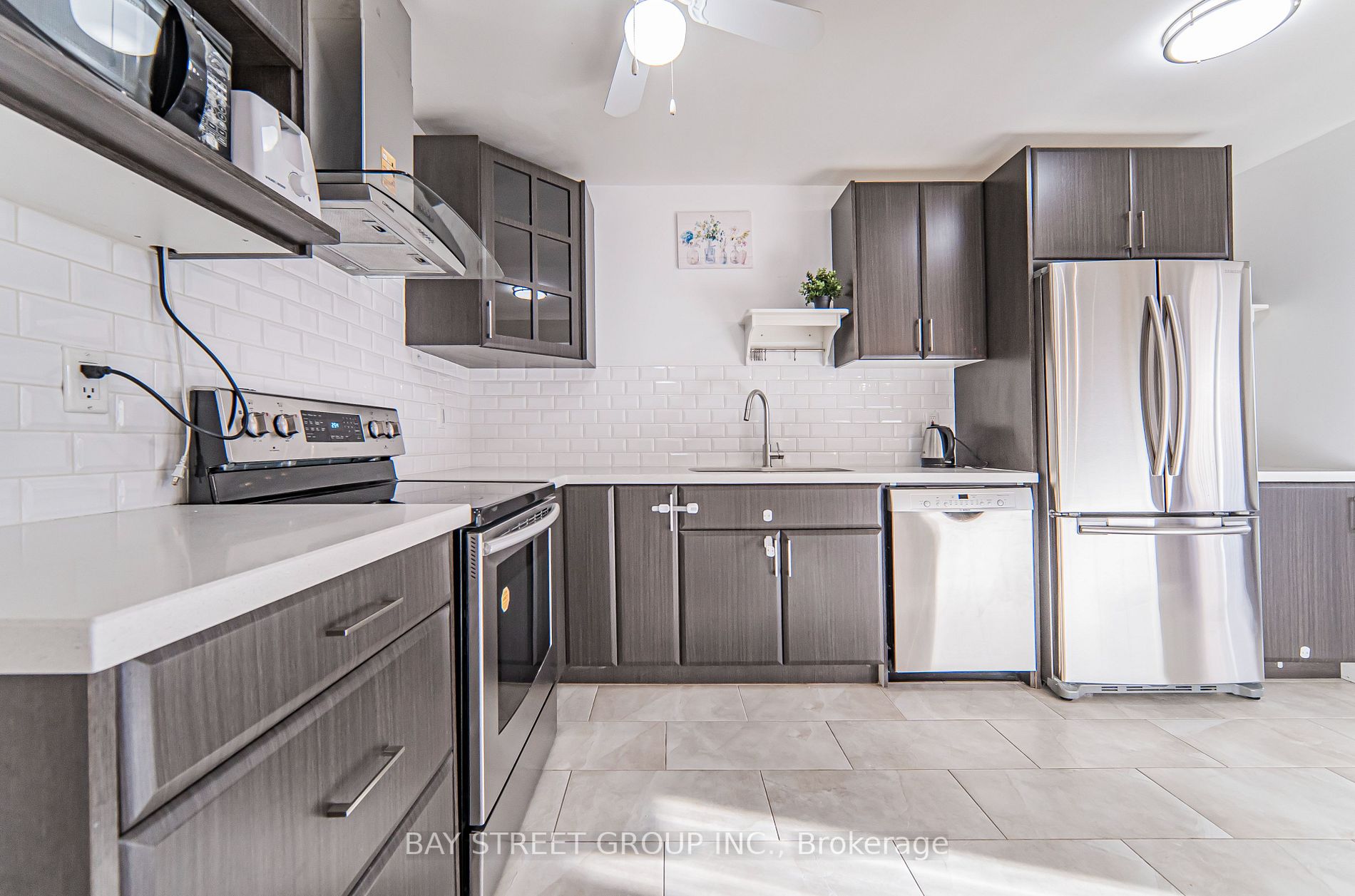 121 Red River Cres
