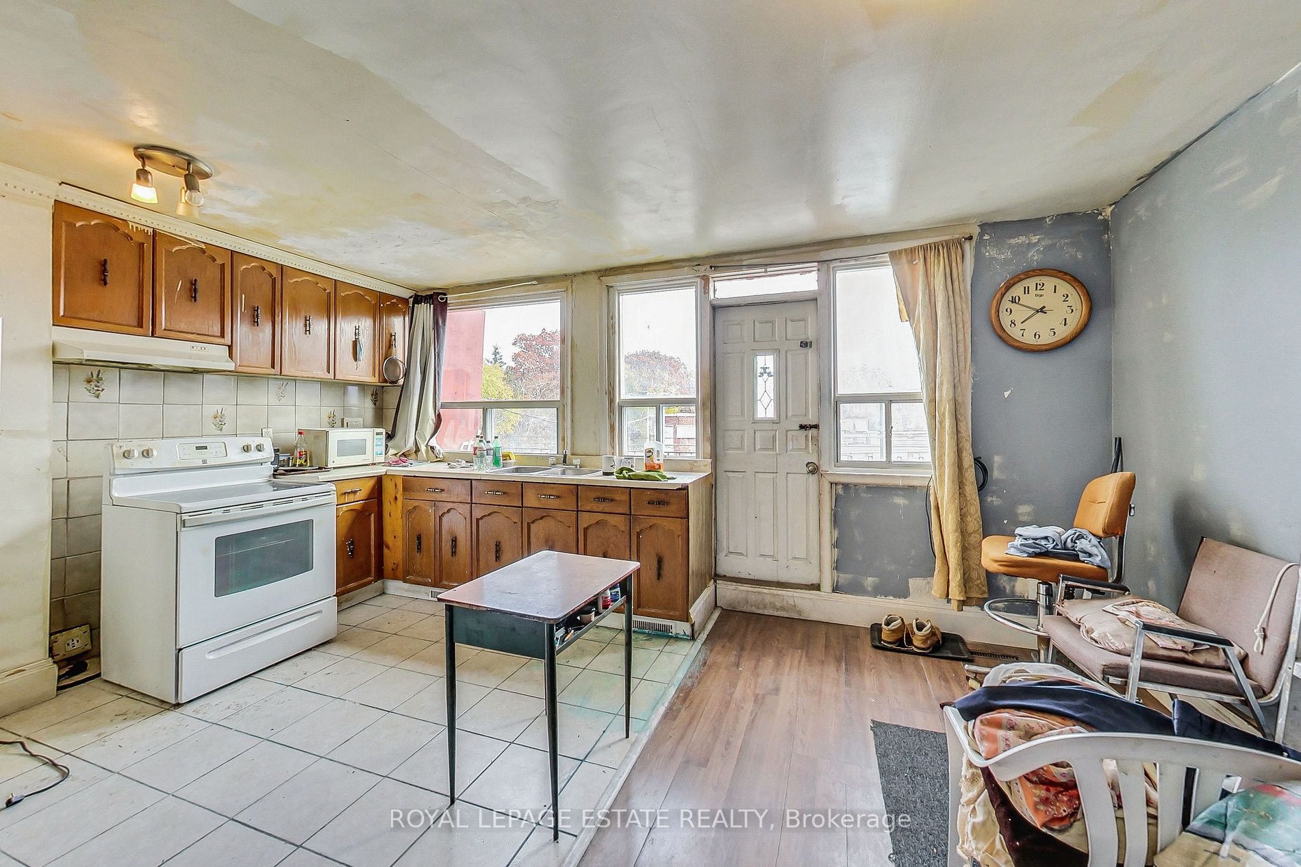 2255 Kingston Rd