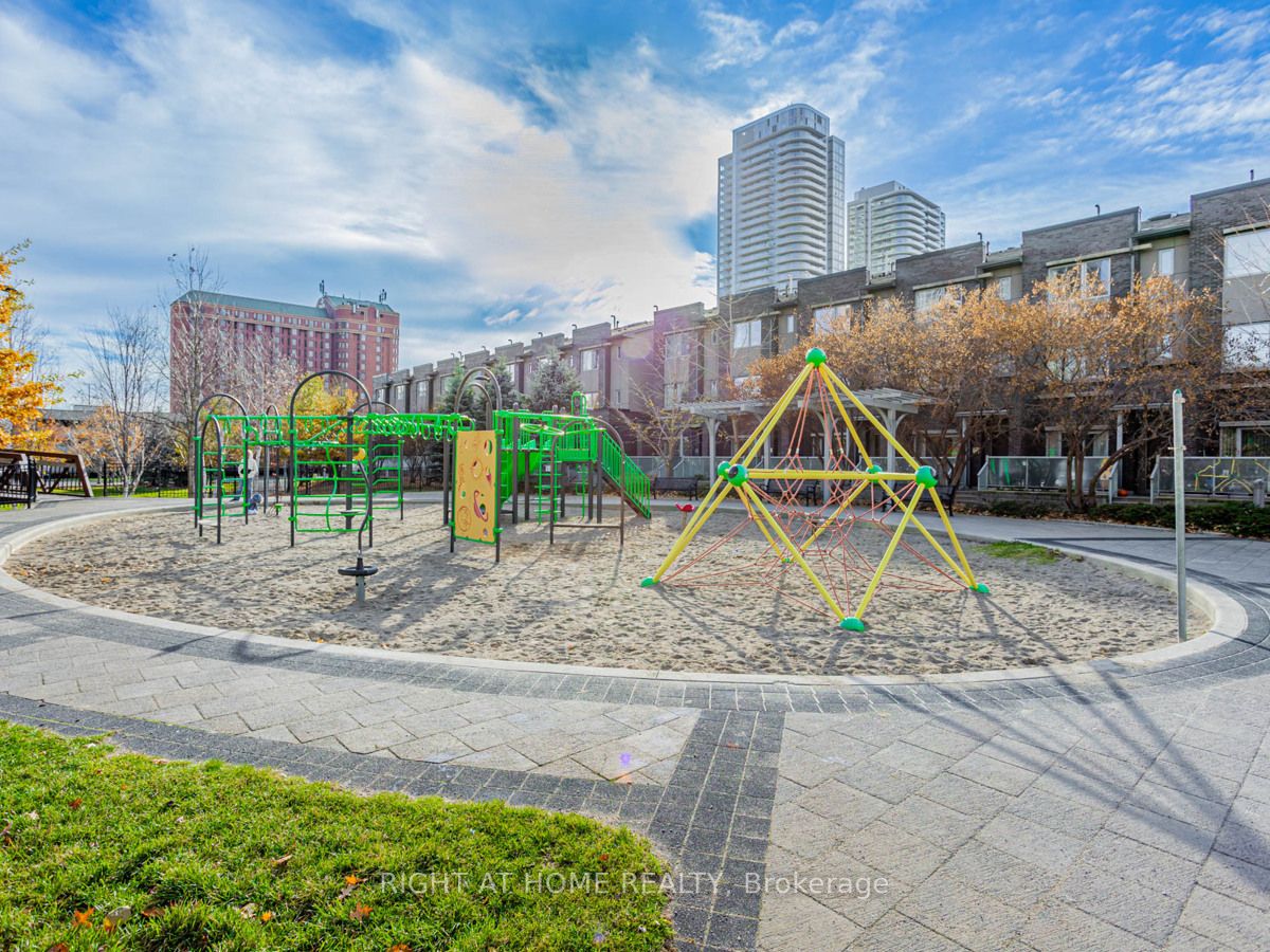 275 Village Green Sq, #2716
