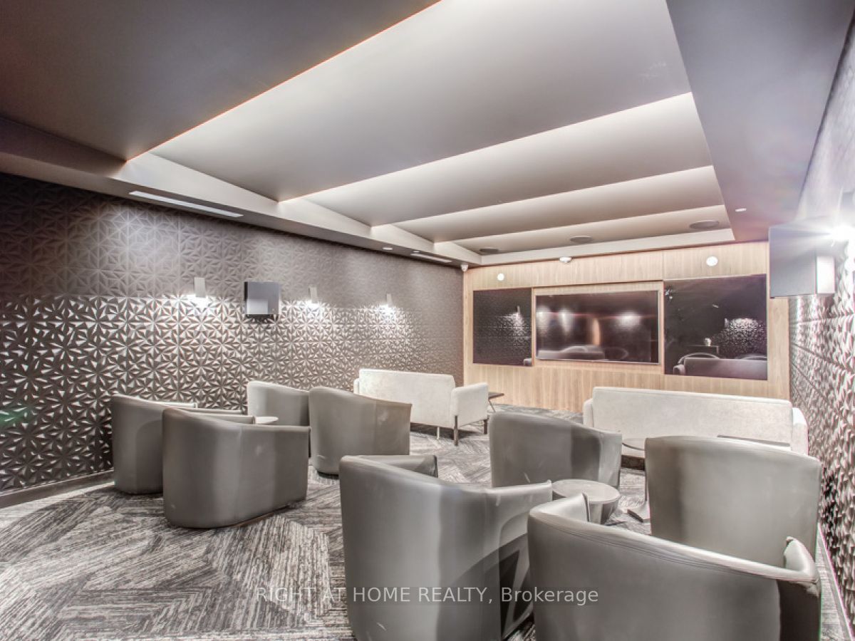 275 Village Green Sq, #2716