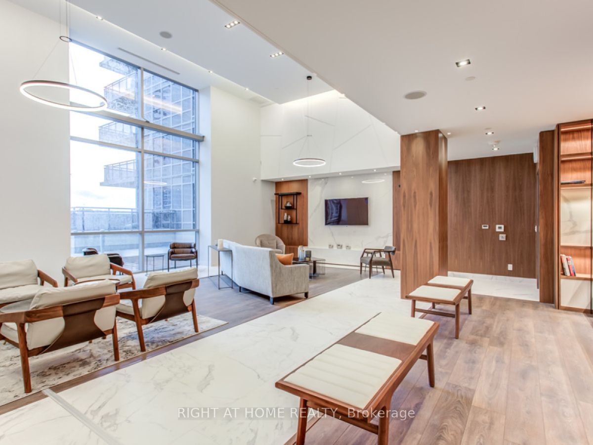 275 Village Green Sq, #2716