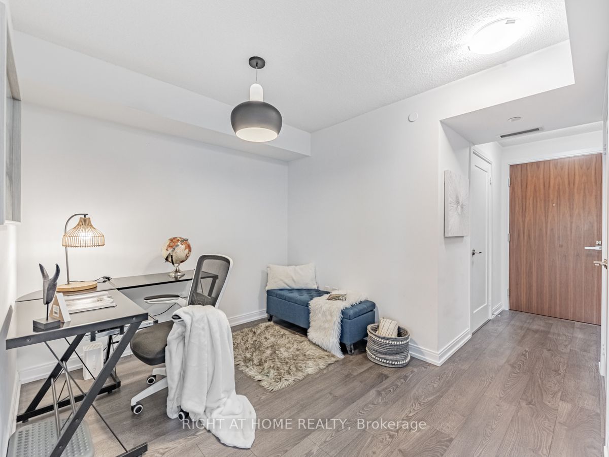 275 Village Green Sq, #2716