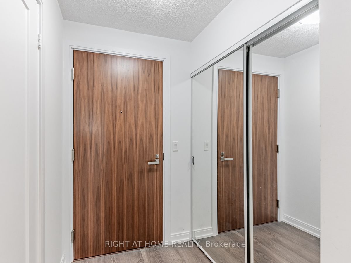 275 Village Green Sq, #2716