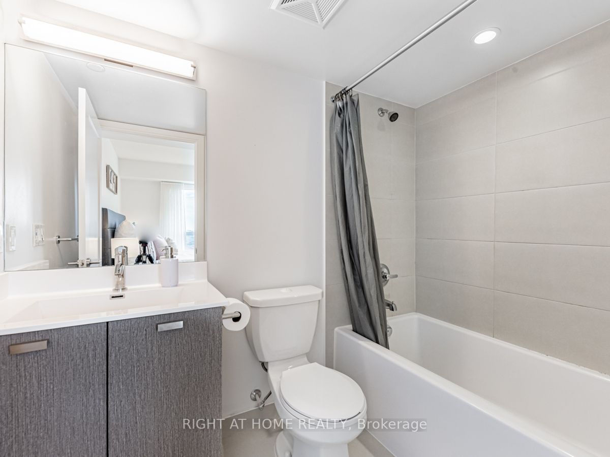 275 Village Green Sq, #2716