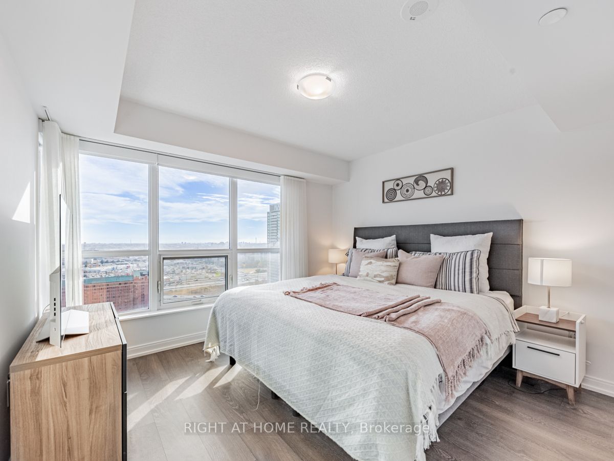 275 Village Green Sq, #2716