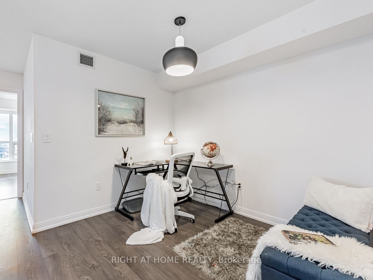 275 Village Green Sq, #2716