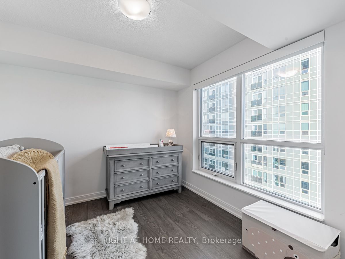 275 Village Green Sq, #2716