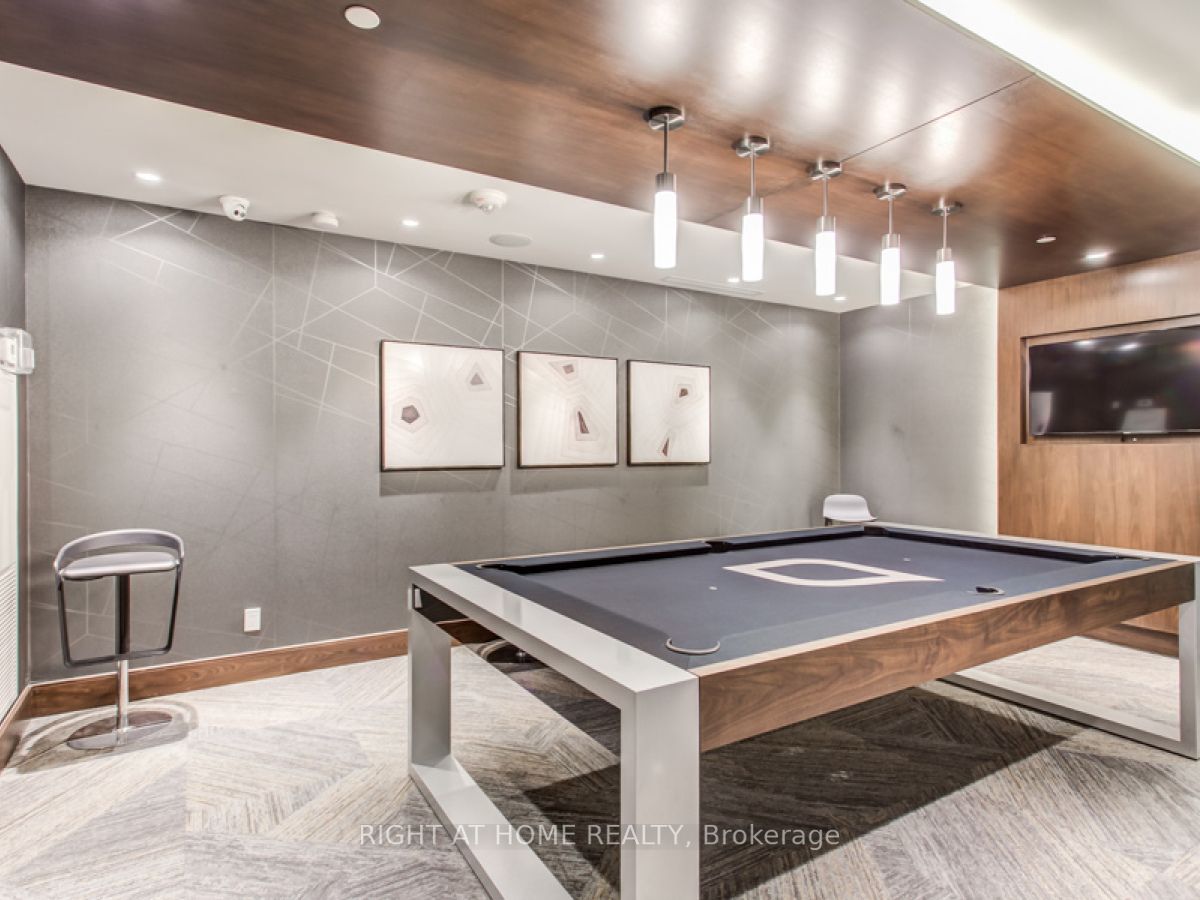 275 Village Green Sq, #2716