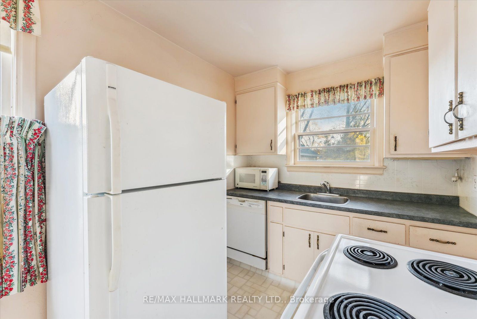187 Oakridge Drive