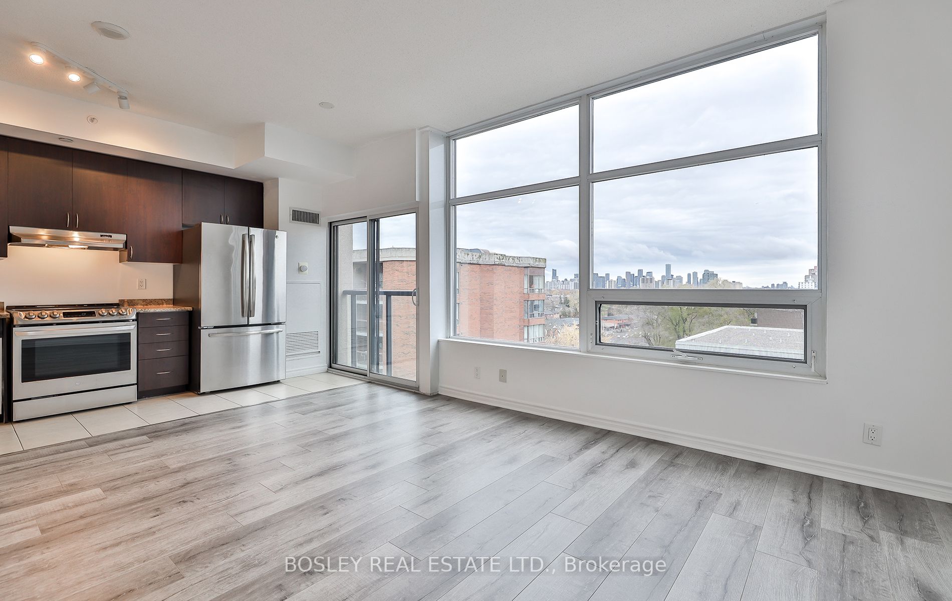 280 Donlands Ave, #810