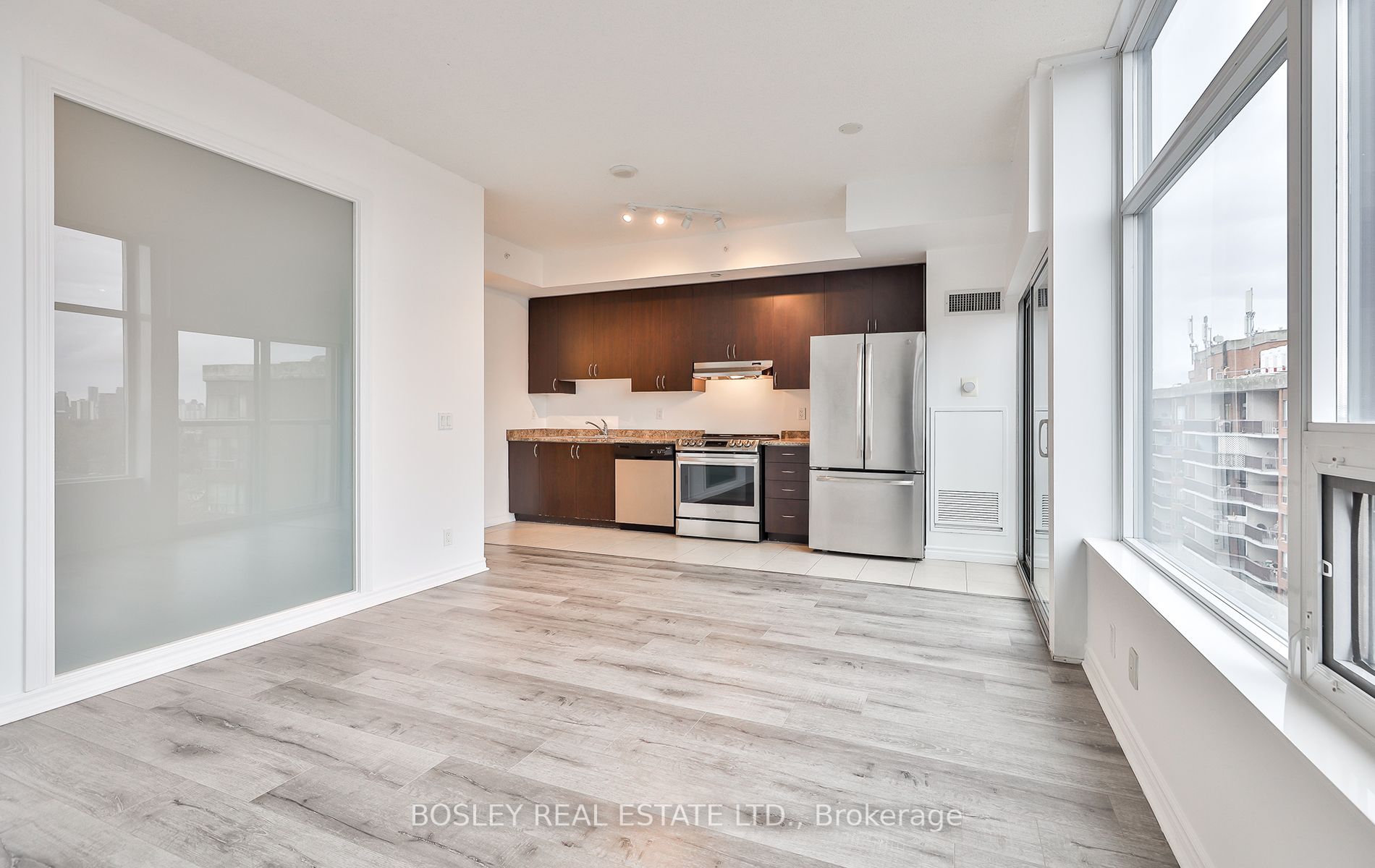 280 Donlands Ave, #810