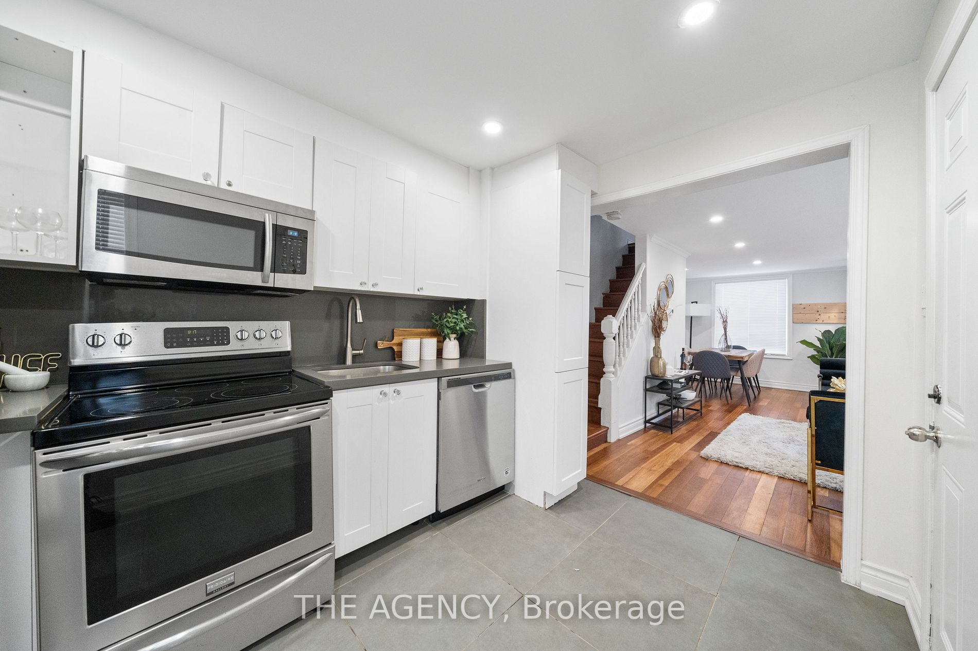 39 Rhodes Ave
