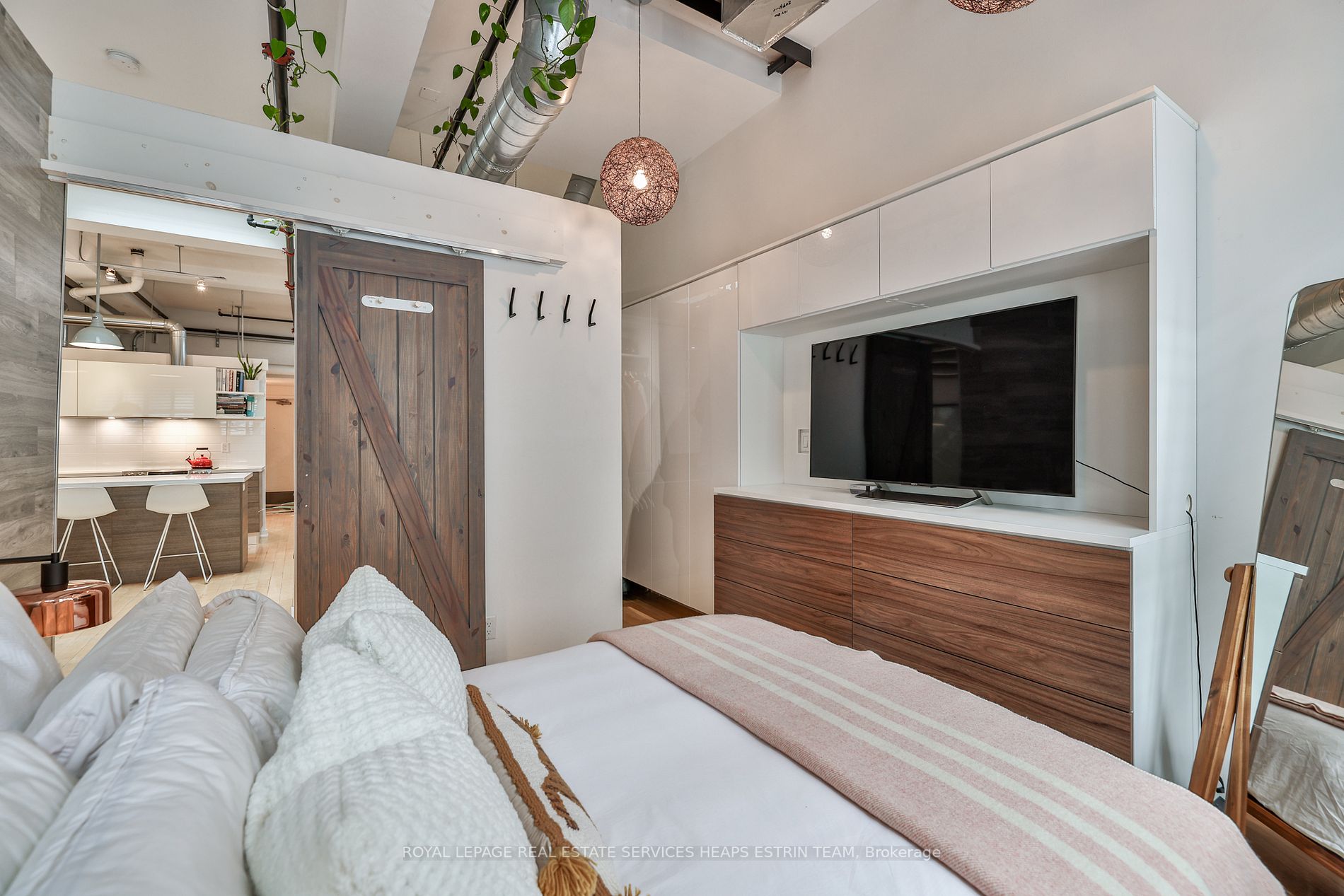 1173 Dundas St E, #237